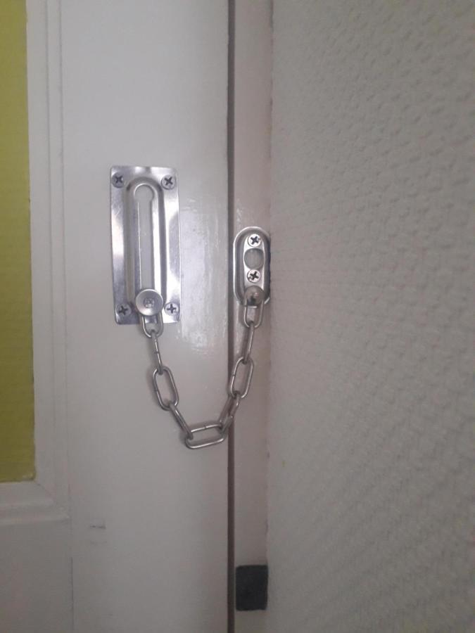 Chambre Meublee Au Coeur De Ville - Chez L'Habitant Льо Крезо Екстериор снимка